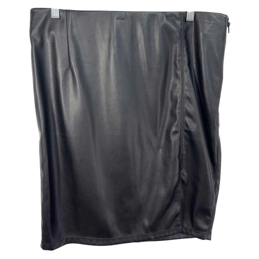 Liverpool Los Angeles Size 12P Faux Leather Skirt Vegan‎ Black Pencil Edgy 1091